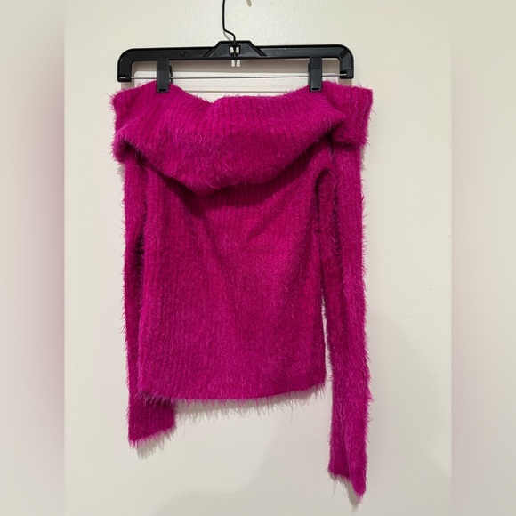 Forever 21 off the shoulder top - Picture 3 of 3